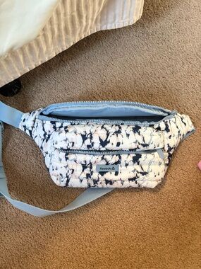 Reebok Marble-Print Quilted Waist Pack — White, Light Blue, Navy